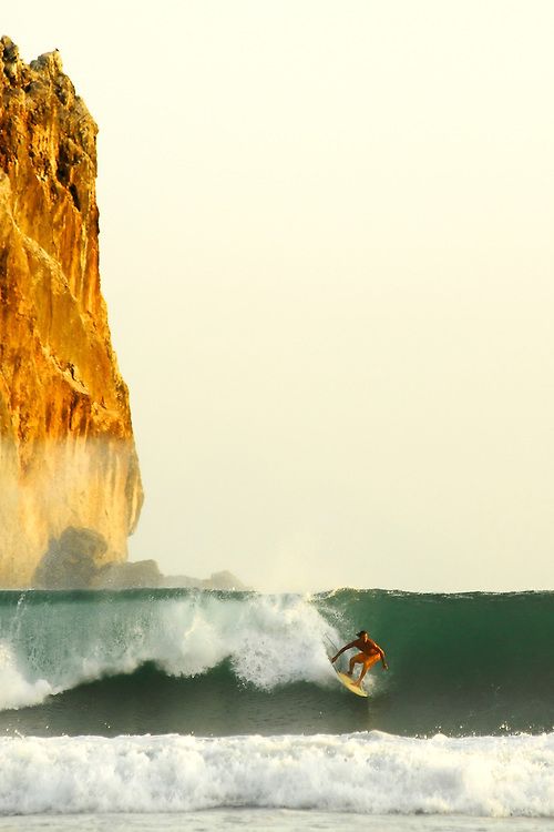 Refugio — Live music night